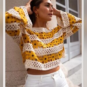Yellow and White Sunflower Floral Crochet Knit Top One Size 2 To 8
